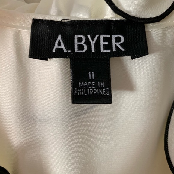 Formal/casual dress - Picture 4 of 4